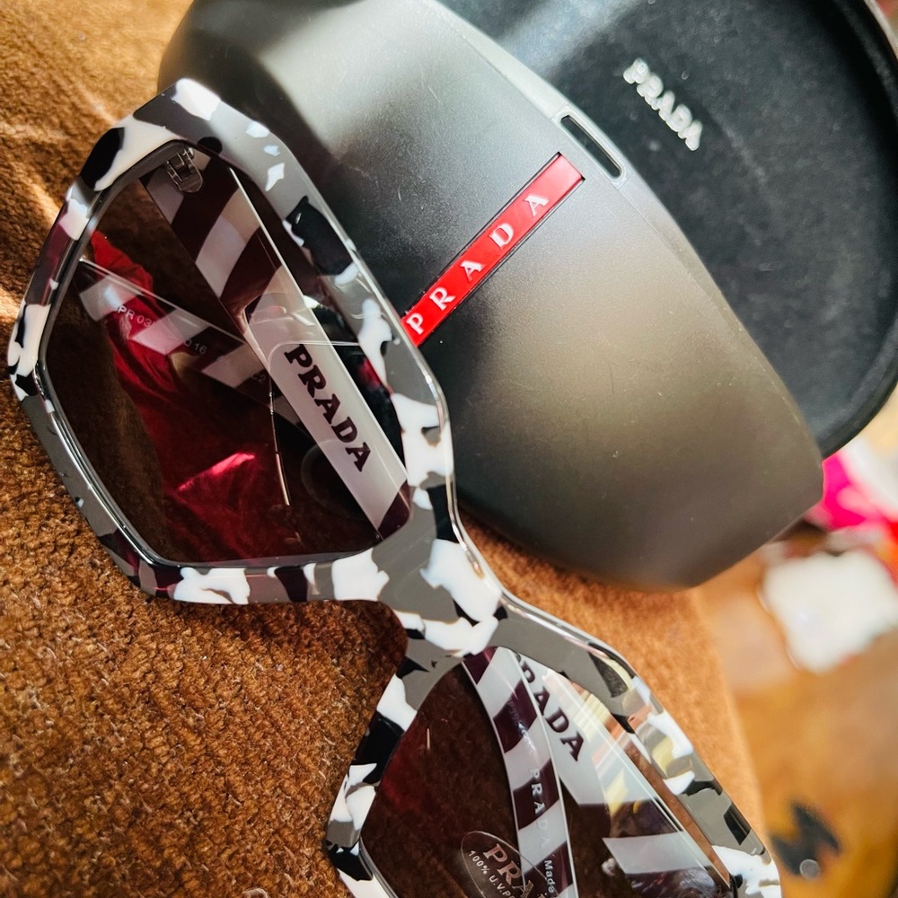 Prada sunglasses - Picture 2 of 3